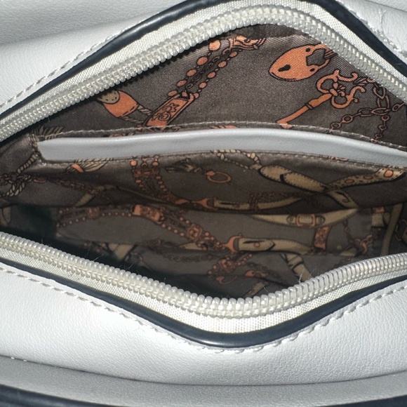 PERiWiNKLE SATCHEL W/ STRAP iNCLUDED - Picture 5 of 7